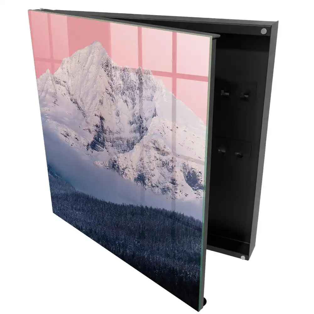 Boîte à clés montagnes enneigées dans une lumière rose