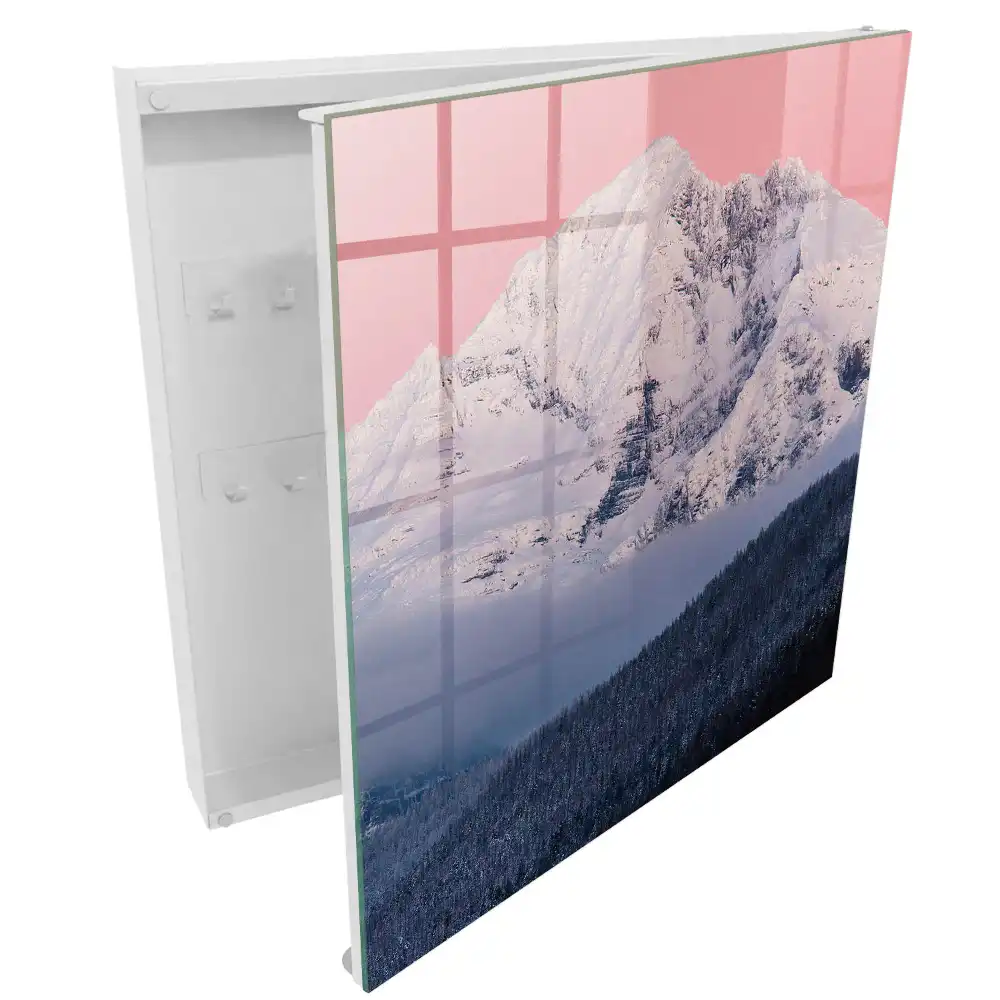 Boîte à clés montagnes enneigées dans une lumière rose