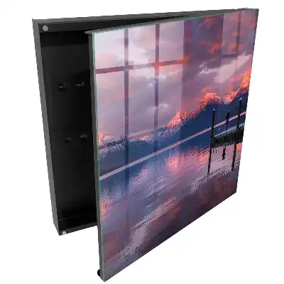 Armoire à clés coucher de soleil sur un lac dans les montagnes