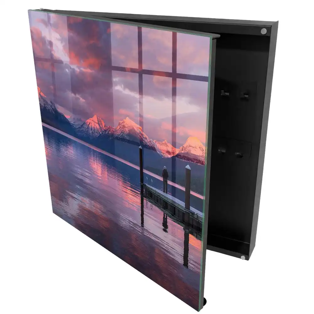 Armoire à clés coucher de soleil sur un lac dans les montagnes