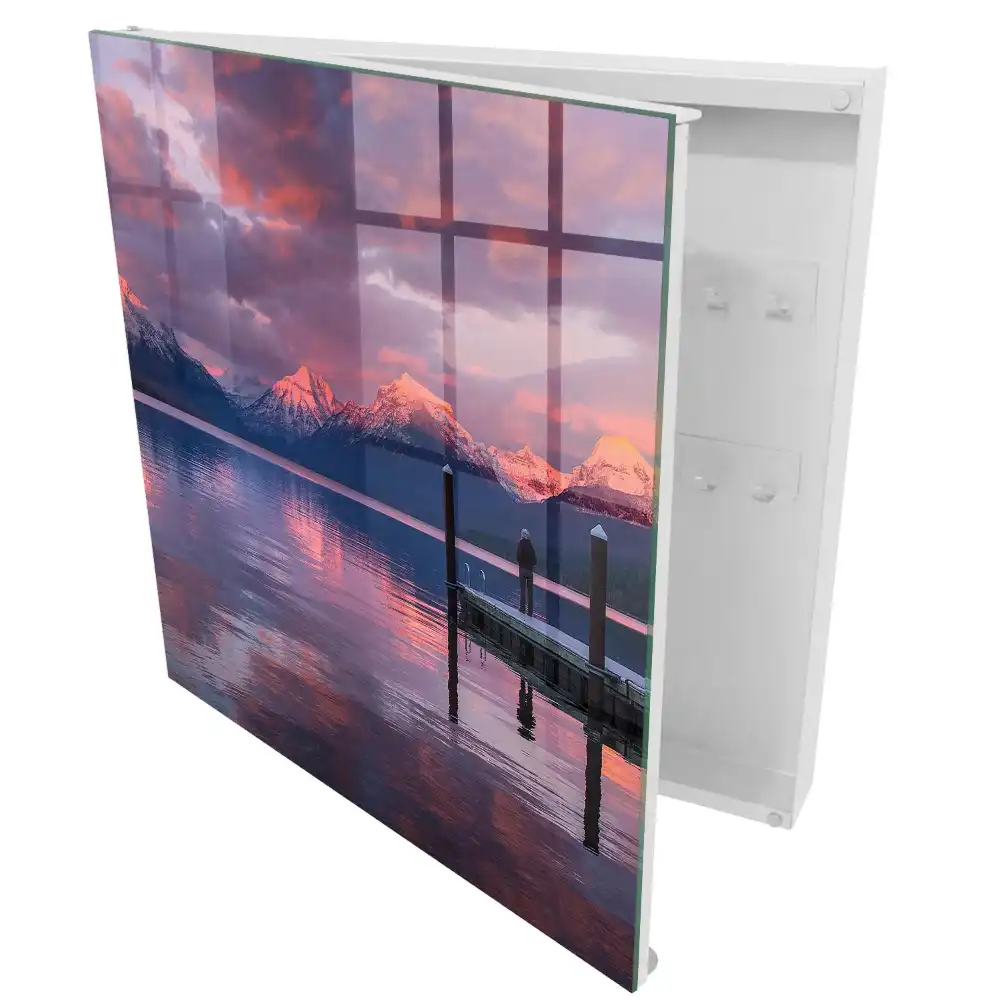 Armoire à clés coucher de soleil sur un lac dans les montagnes