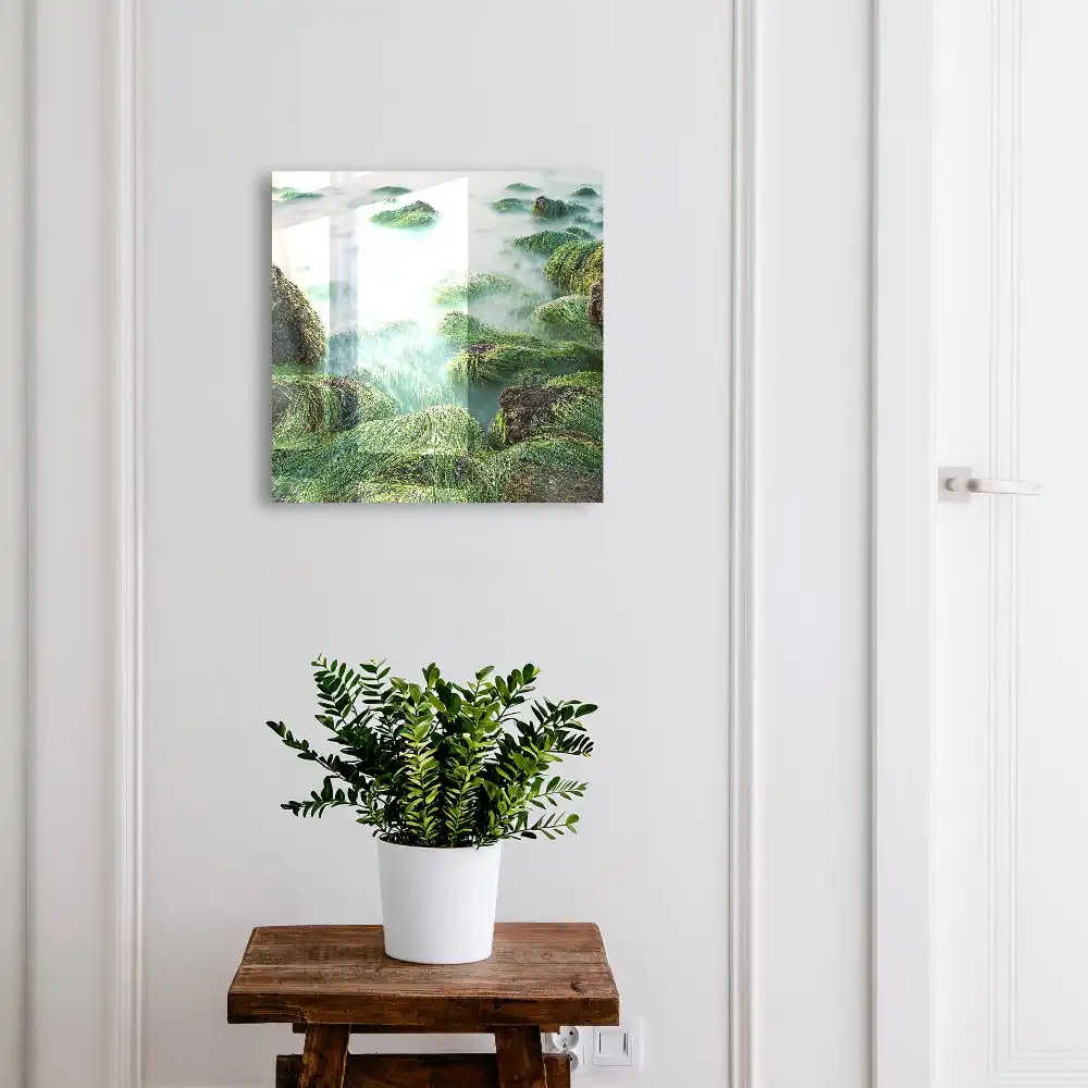 Armoire à clés des rochers verdoyants et une mer calme sans brouillard