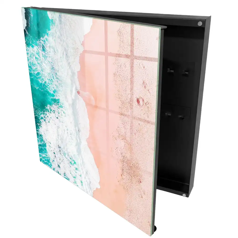 Boîte à clés vagues joyeuses sur fond de sable rose