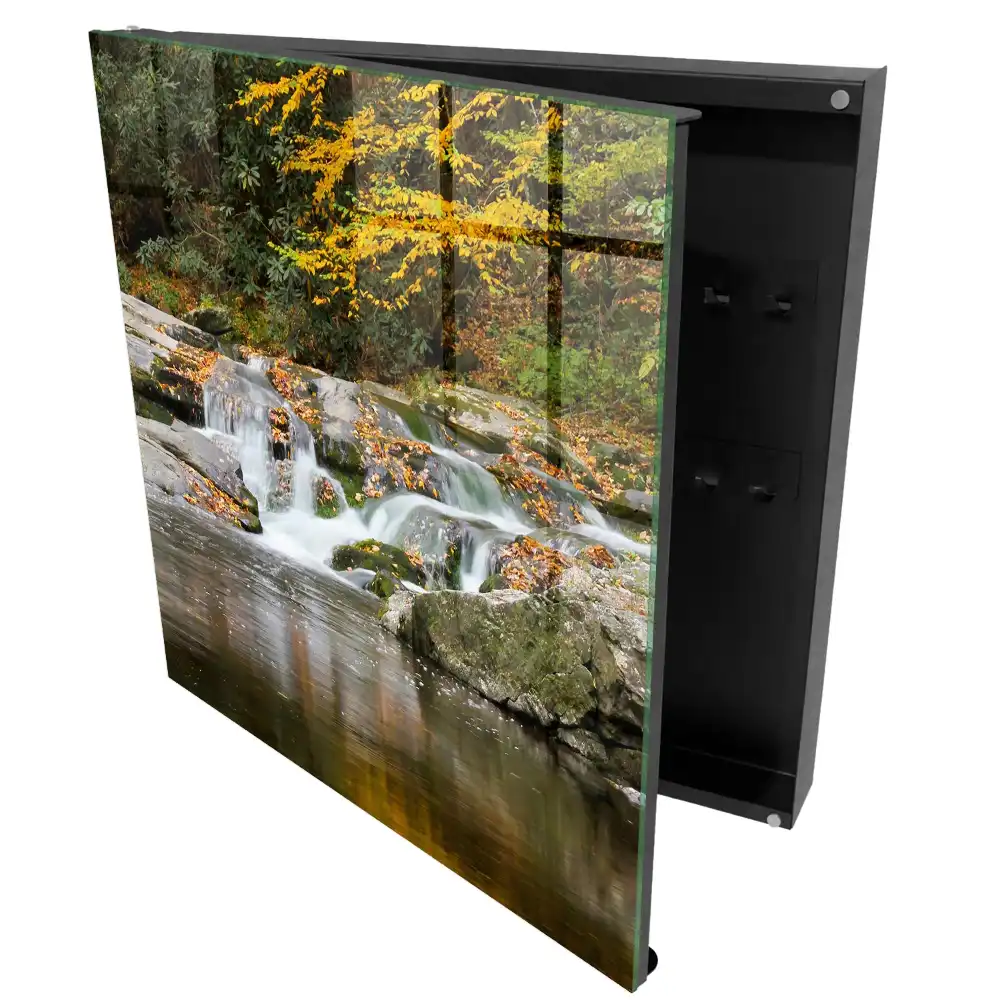 Boîte à clés murale cascade d'automne dans un cadre paisible
