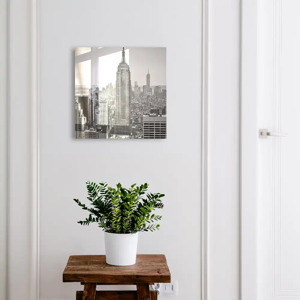 Armoire à clés une ville dans une atmosphère contrastée en noir et blanc