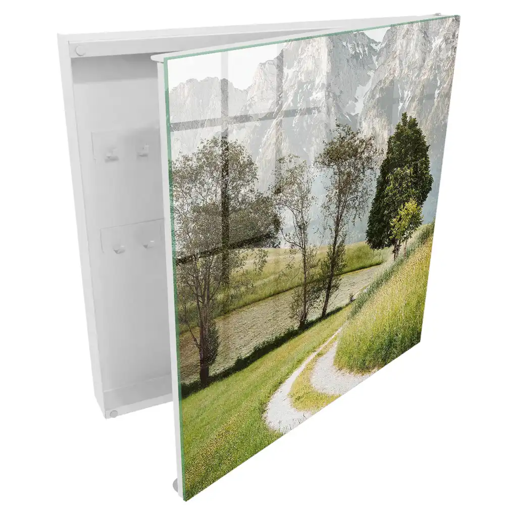 Boîte à clés murale montagnes et arbres dans la paix de la nature
