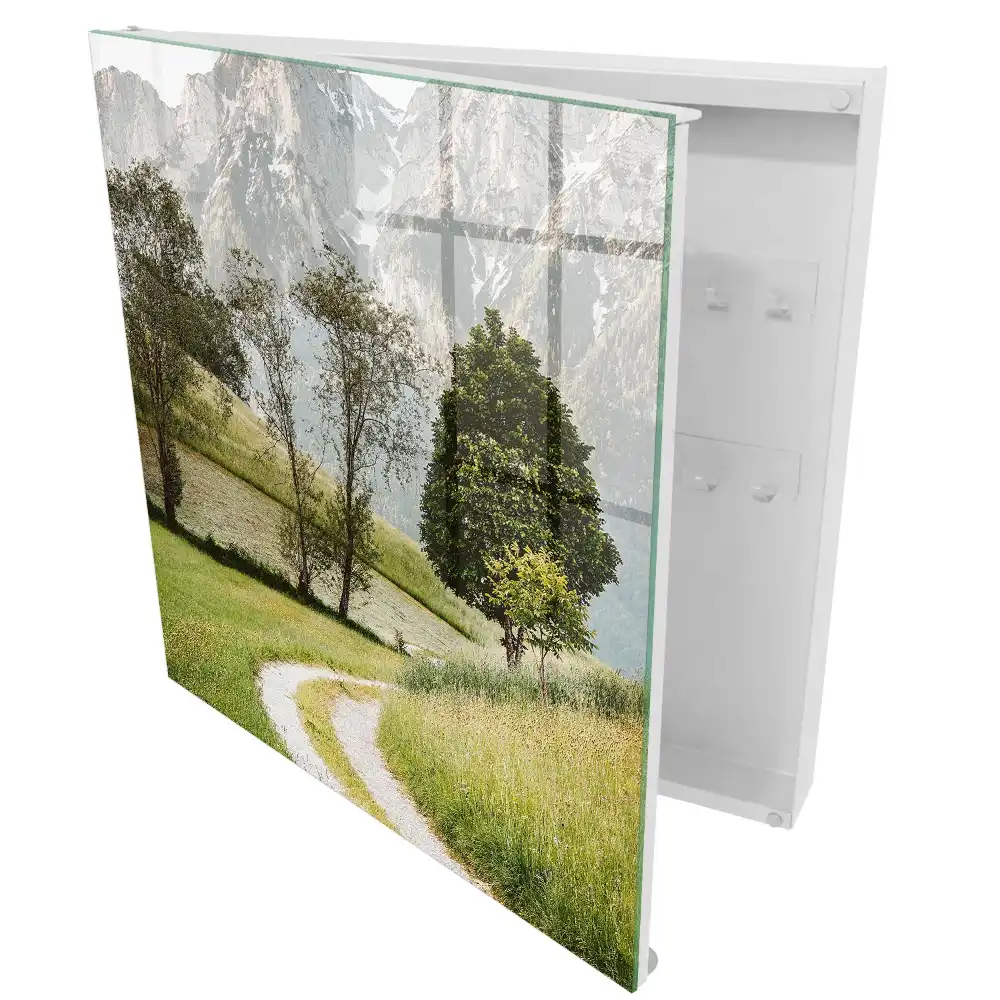 Boîte à clés murale montagnes et arbres dans la paix de la nature
