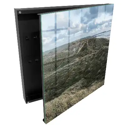 Armoire à clés des collines verdoyantes sous un ciel bleu