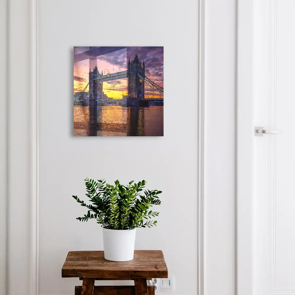 Armoire à clés un pont pittoresque dans la lumière du coucher de soleil