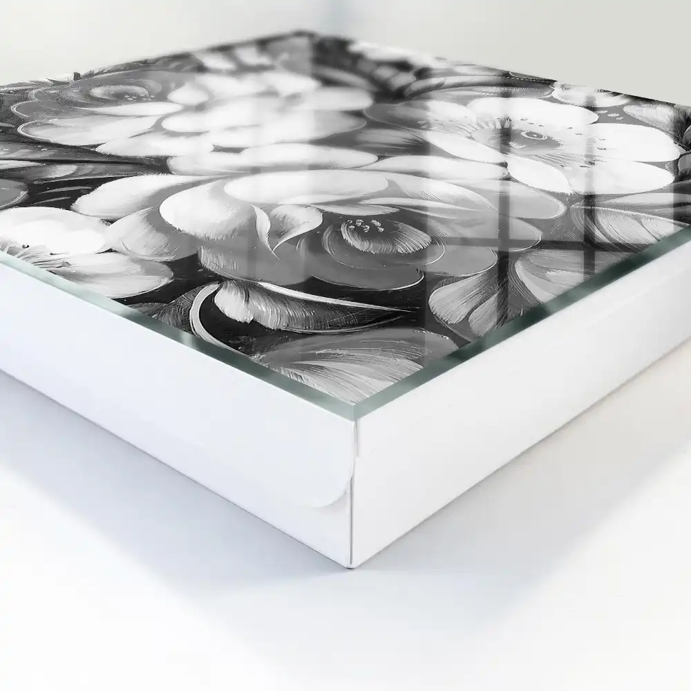 Armoire à clés fleurs noires et blanches dans une composition élégante