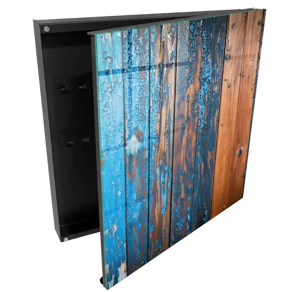Armoire à clés fond en bois avec peinture bleue écaillée