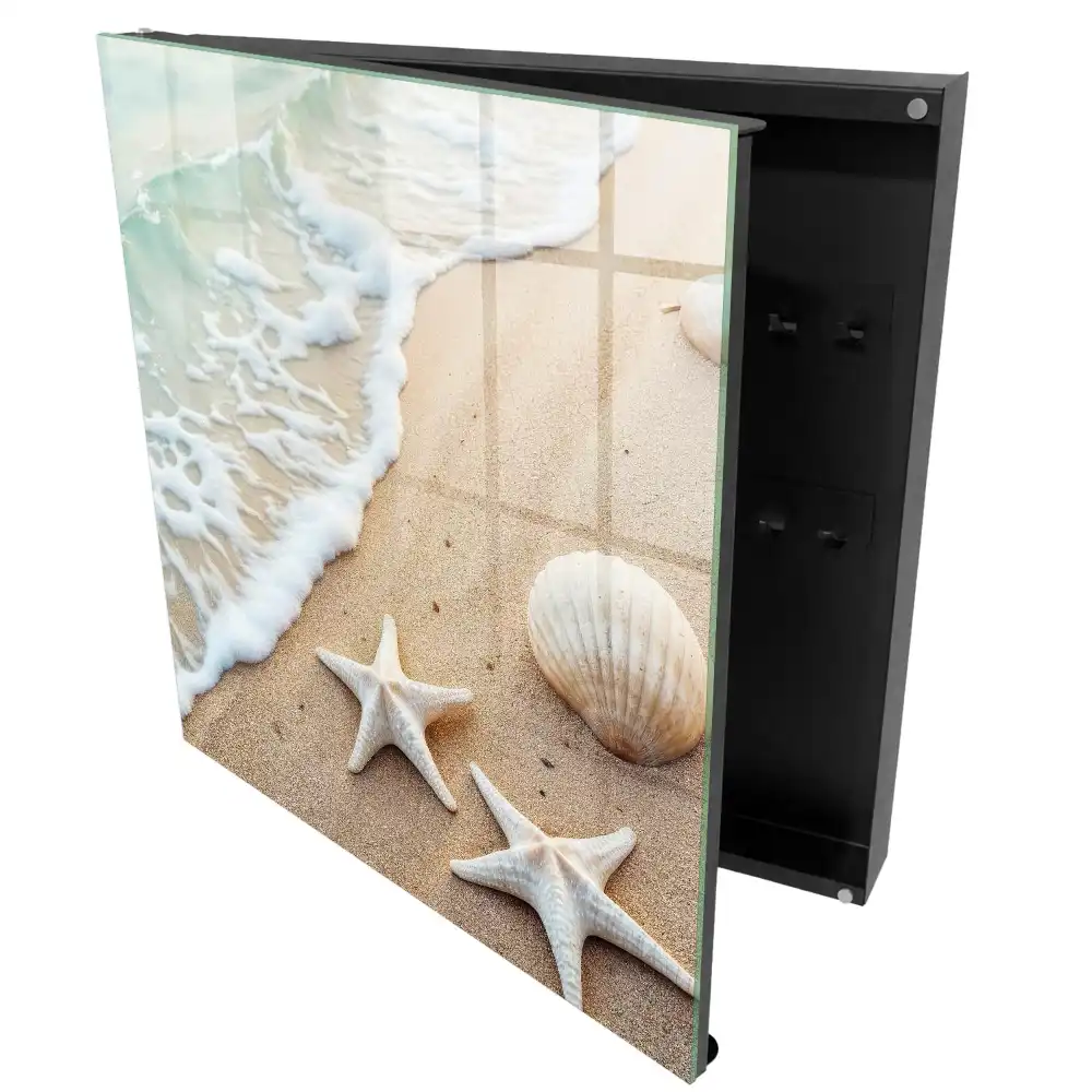 Armoire à clés plage avec des coquillages et des vagues