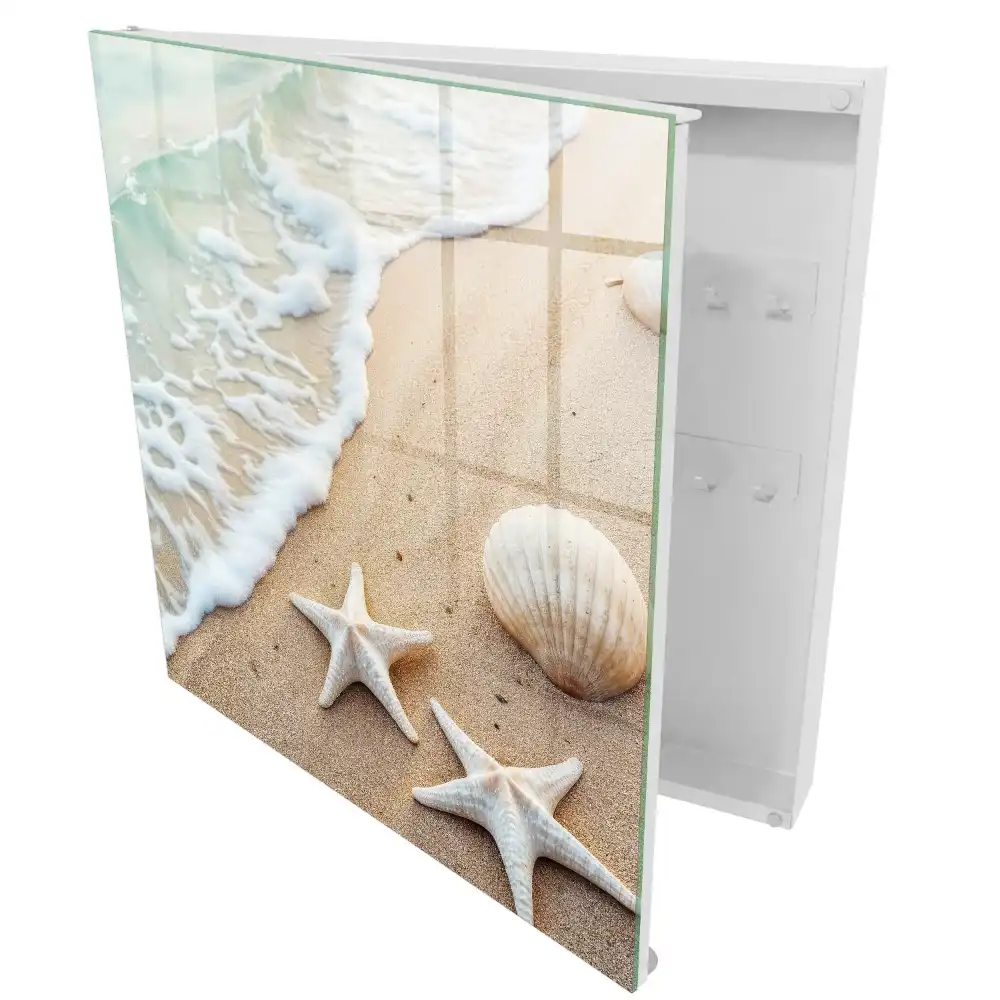 Armoire à clés plage avec des coquillages et des vagues