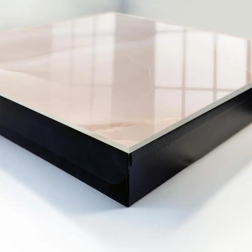 Armoire à clés structures délicates beiges et crème