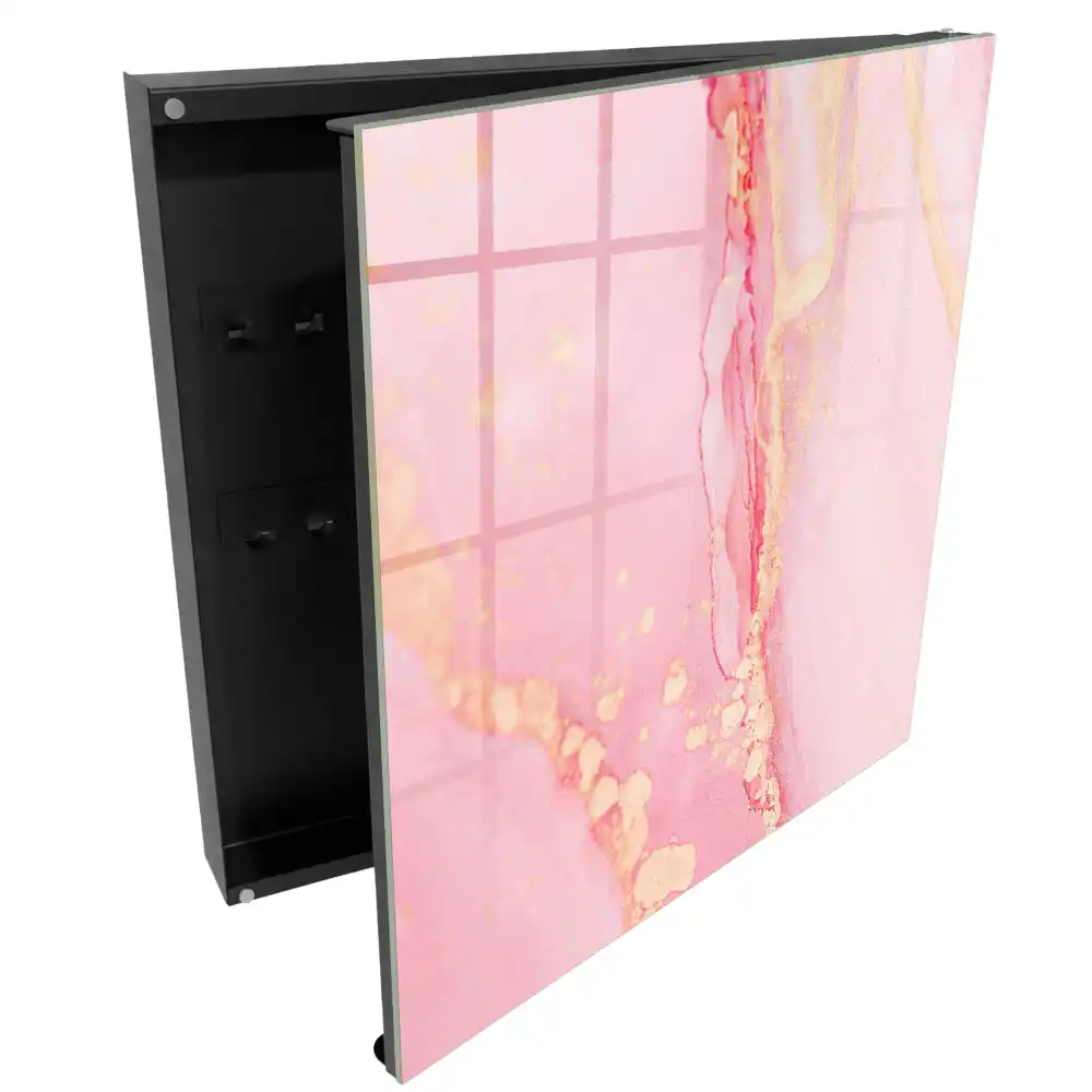 Armoire à clés des tons roses délicats avec une touche de crème.