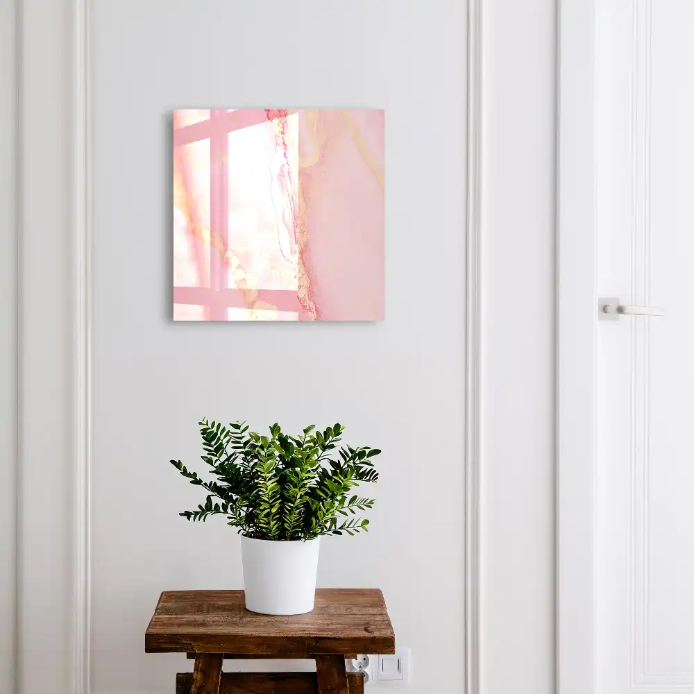 Armoire à clés des tons roses délicats avec une touche de crème.