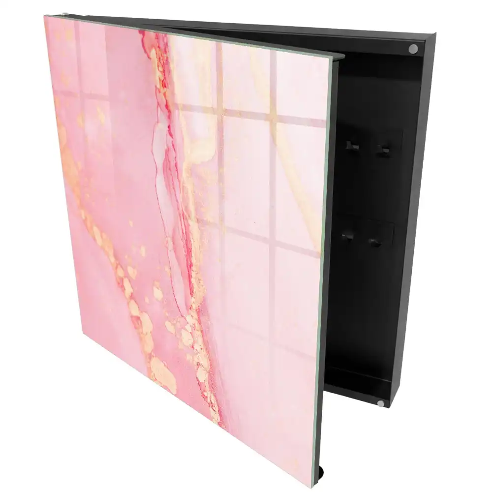 Armoire à clés des tons roses délicats avec une touche de crème.