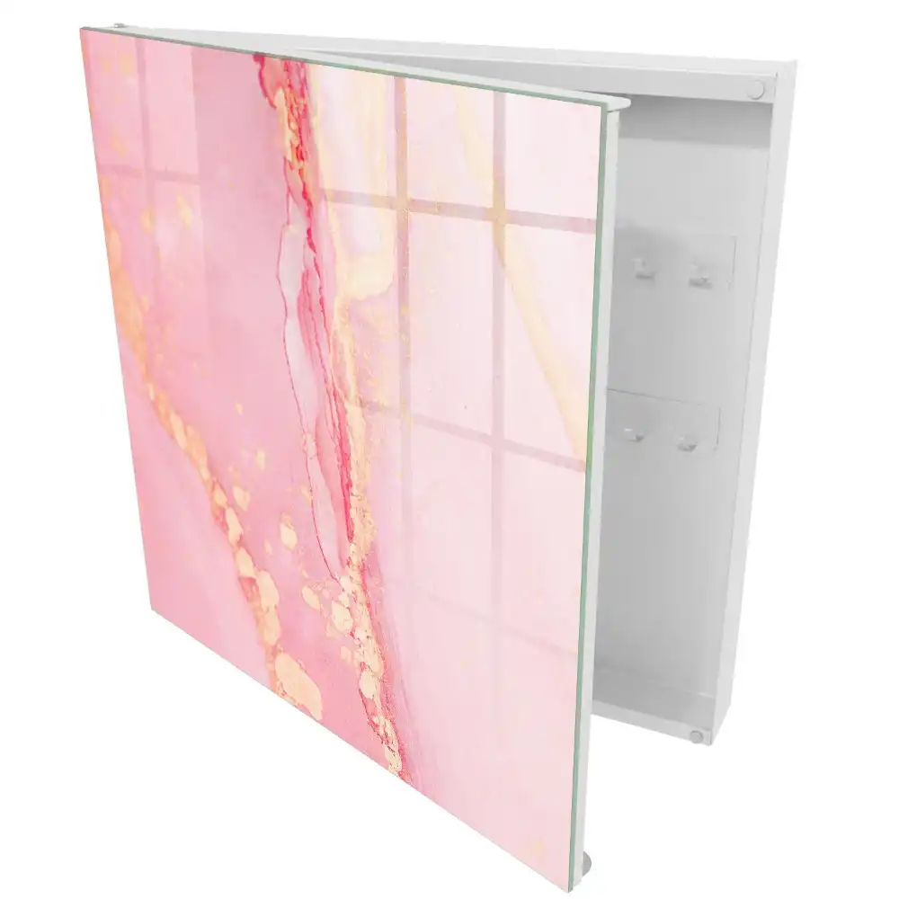 Armoire à clés des tons roses délicats avec une touche de crème.