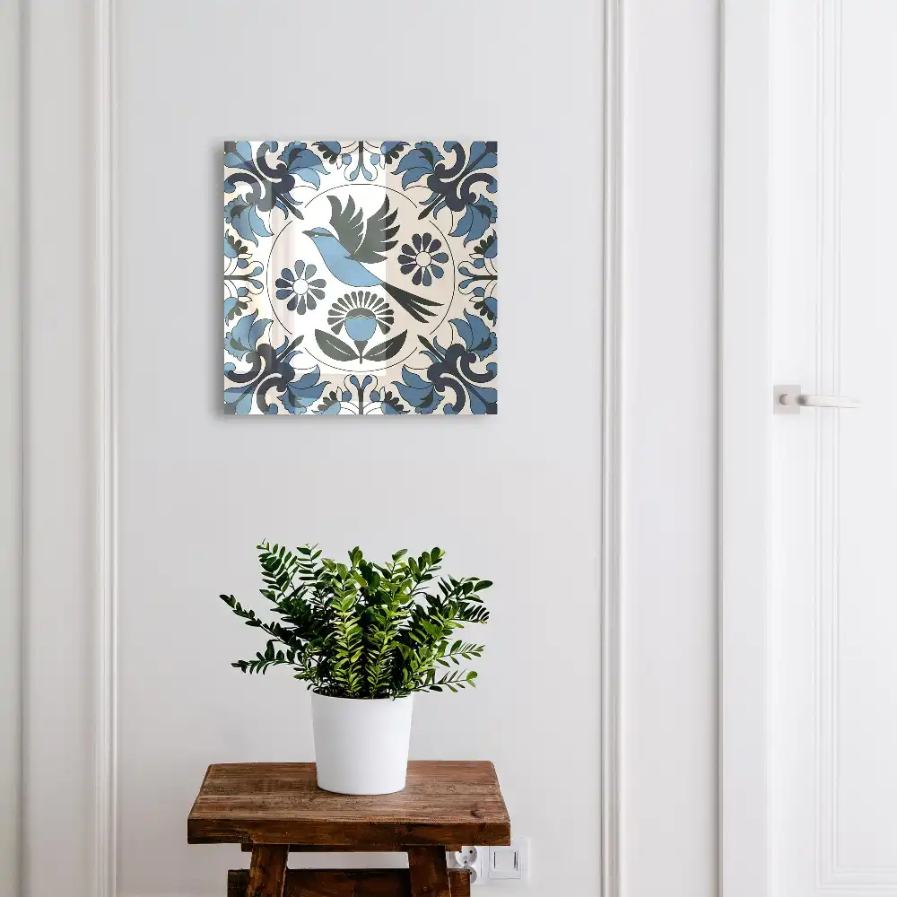 Armoire à clés un oiseau parmi des motifs dans des tons de bleu