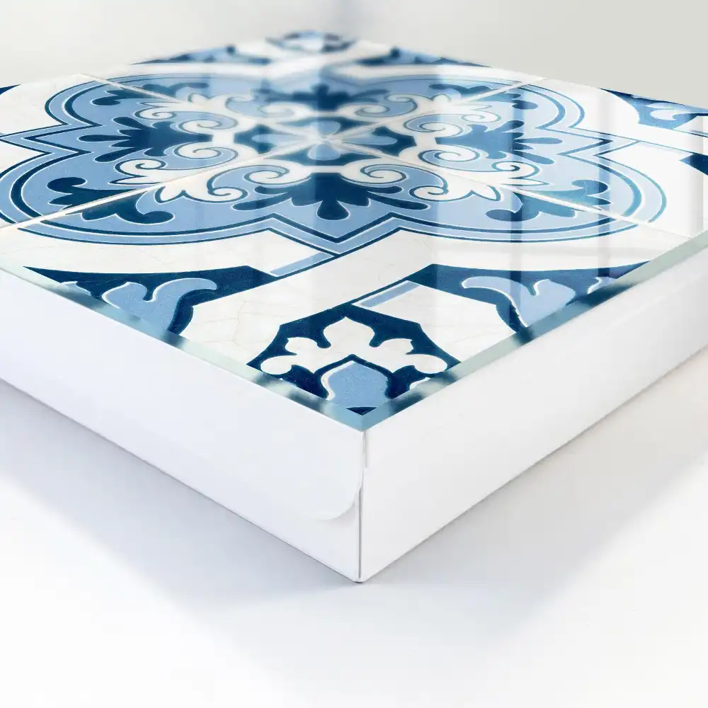 Armoire à clés motifs symétriques dans les tons de bleu