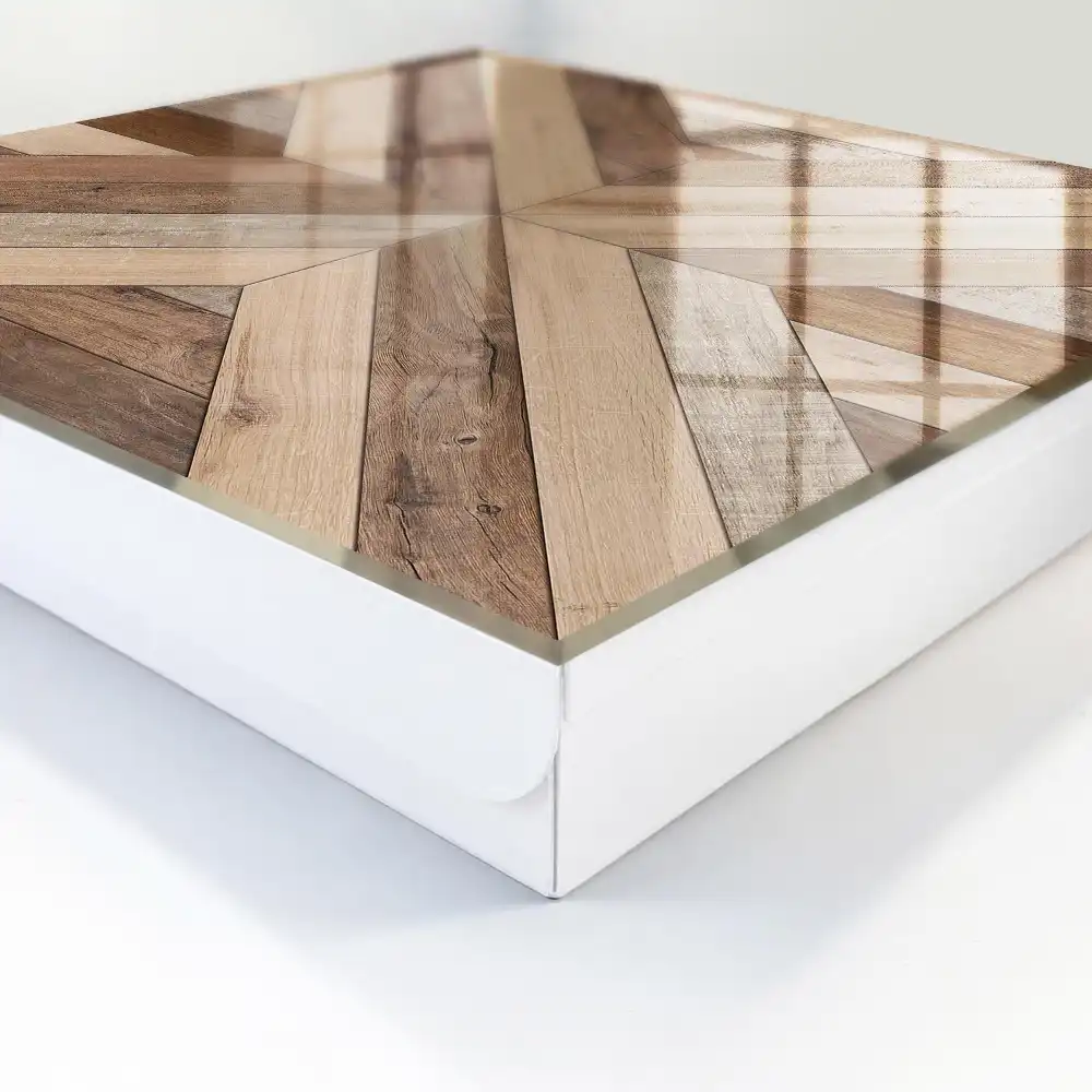 Armoire à clés panneaux géométriques en bois dans la nature