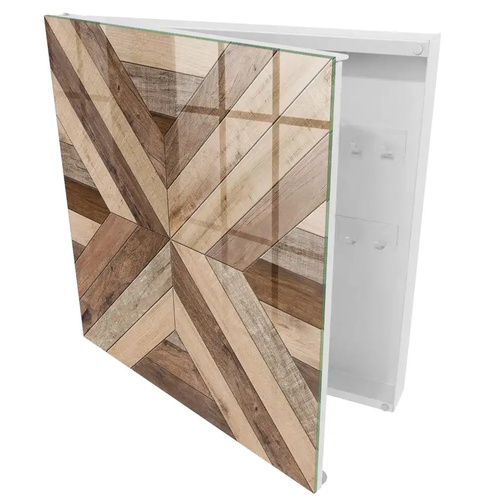 Armoire à clés panneaux géométriques en bois dans la nature