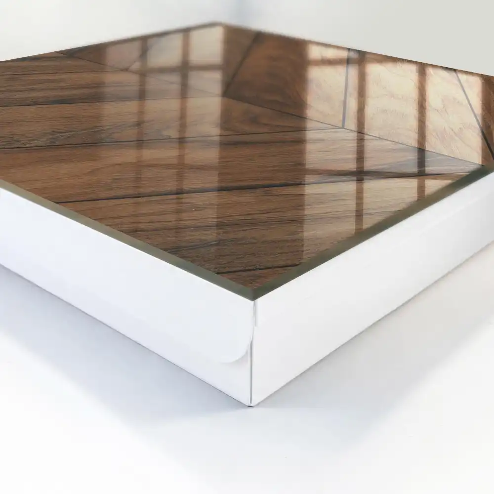 Boîte à clés un bois chaleureux avec un motif à chevrons classique d'une élégance raffinée