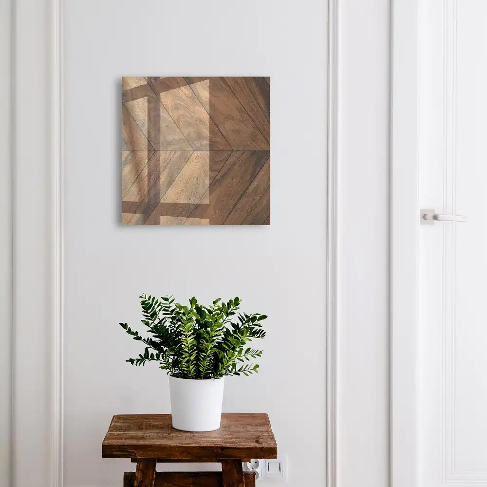 Boîte à clés un bois chaleureux avec un motif à chevrons classique d'une élégance raffinée