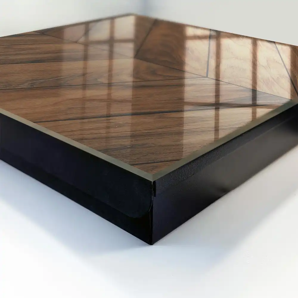 Boîte à clés un bois chaleureux avec un motif à chevrons classique d'une élégance raffinée
