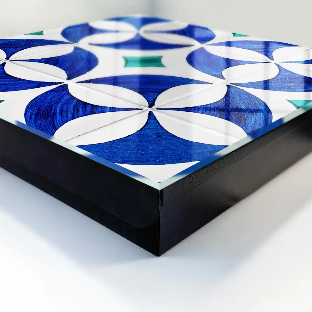 Armoire à clés motifs géométriques dans les tons bleu-vert