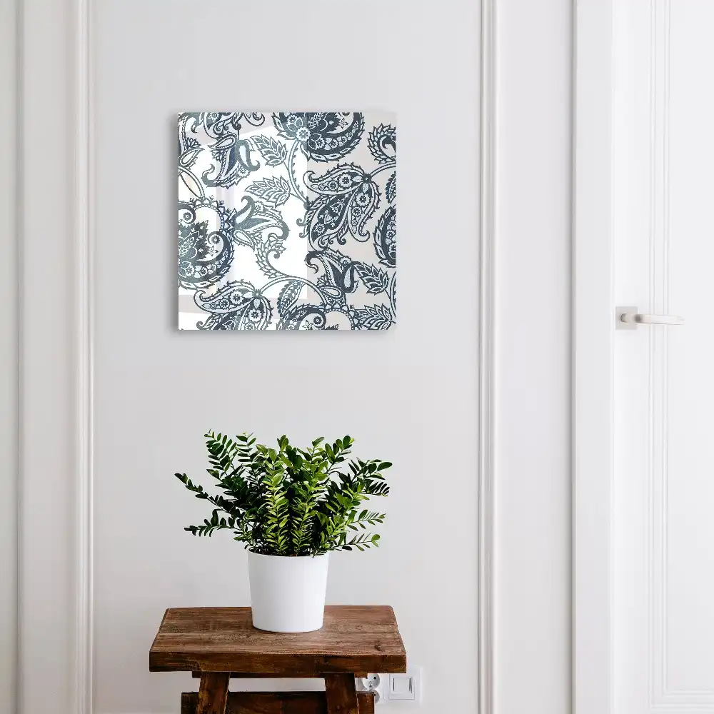 Armoire à clés motifs végétaux élégants et composition raffinée