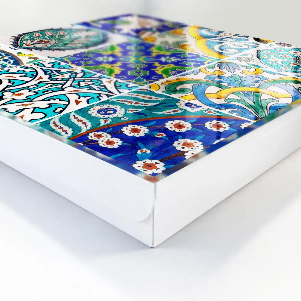 Boîte à clés murale des mosaïques colorées pleines de symétrie et de détails