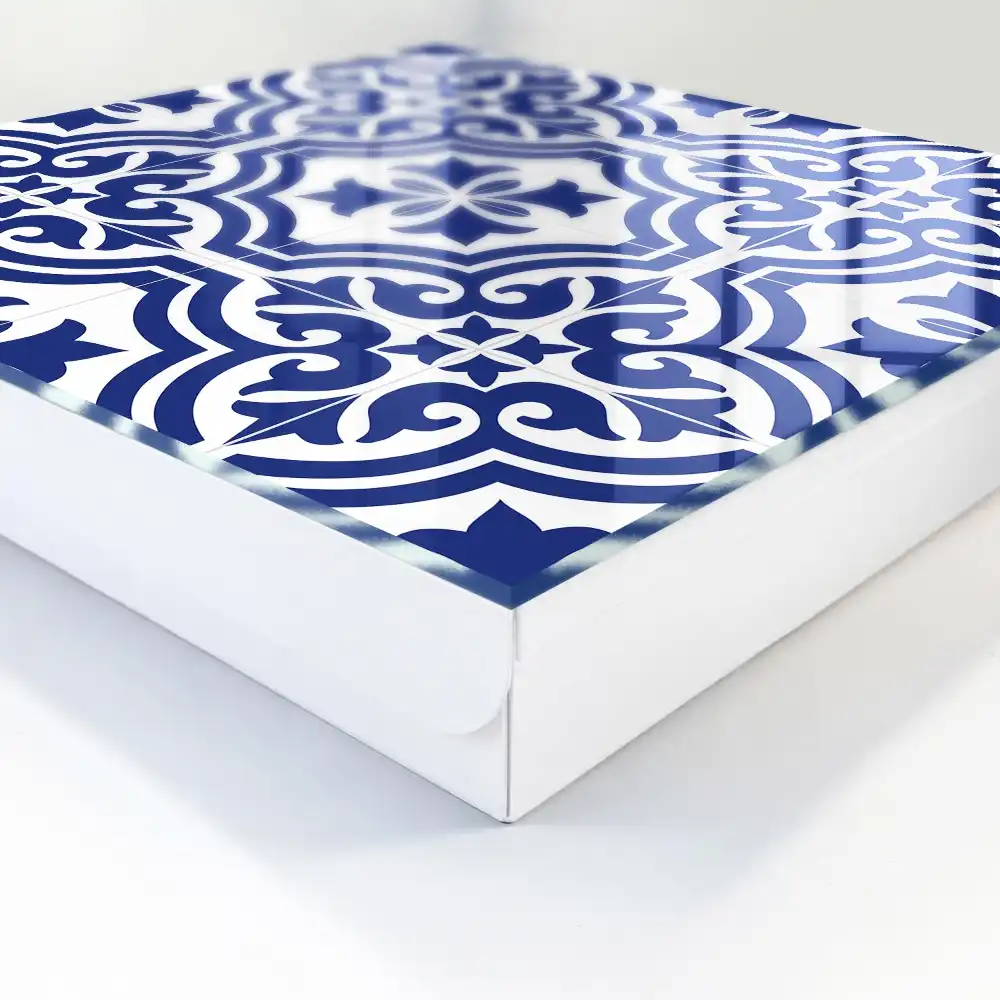Boîte à clés murale motif traditionnel dans les tons bleus et blancs