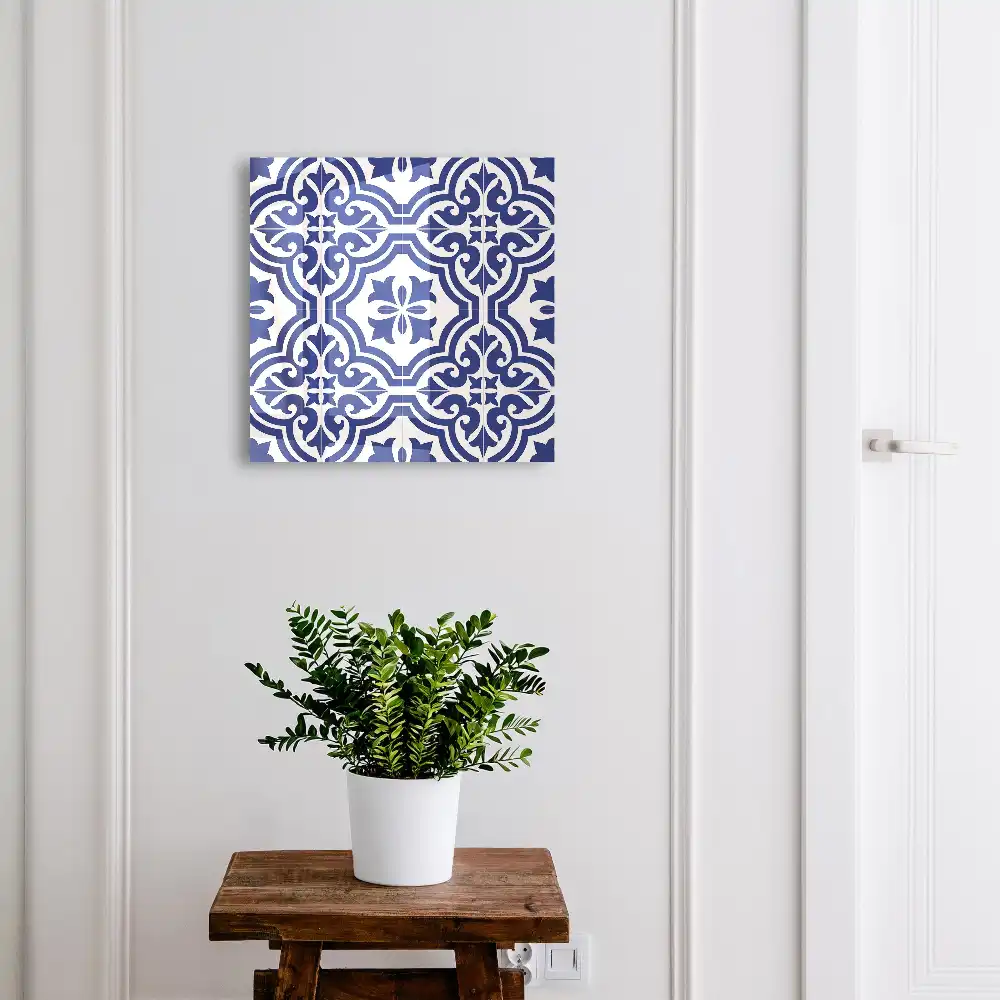 Boîte à clés murale motif traditionnel dans les tons bleus et blancs