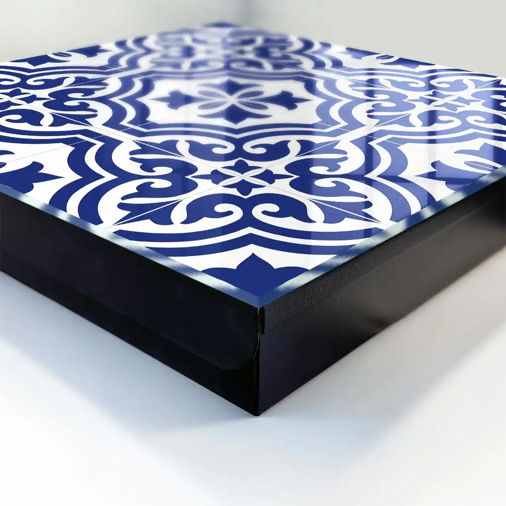 Boîte à clés murale motif traditionnel dans les tons bleus et blancs