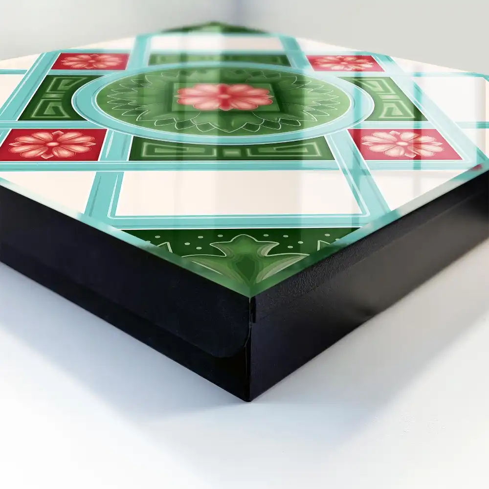 Boîte à clés motifs géométriques avec des fleurs vertes rouges et bleues