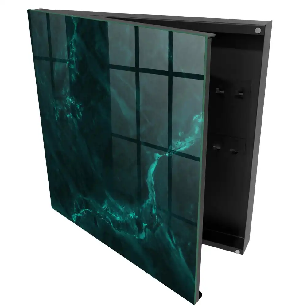 Armoire à clés les tons verts de la pierre sont empreints de mystère.