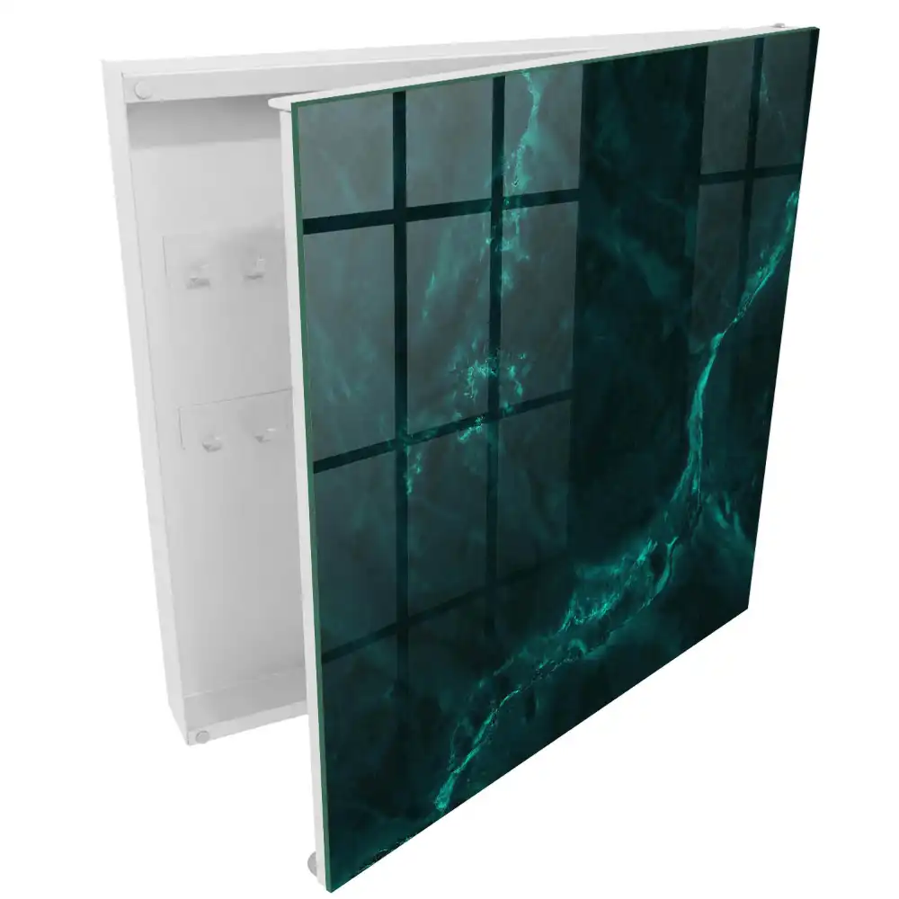 Armoire à clés les tons verts de la pierre sont empreints de mystère.