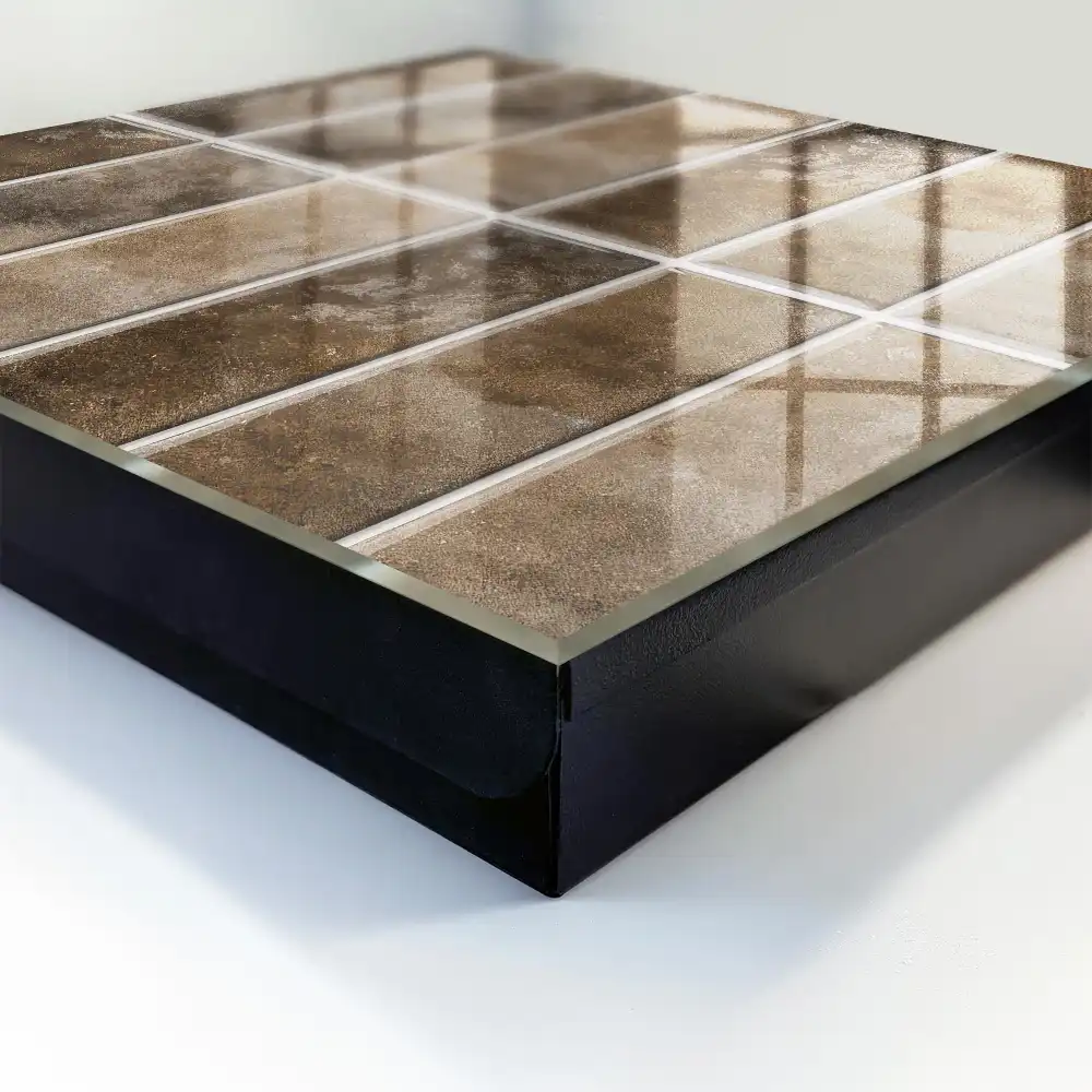 Armoire à clés des carreaux bruns variés qui ajoutent de la chaleur