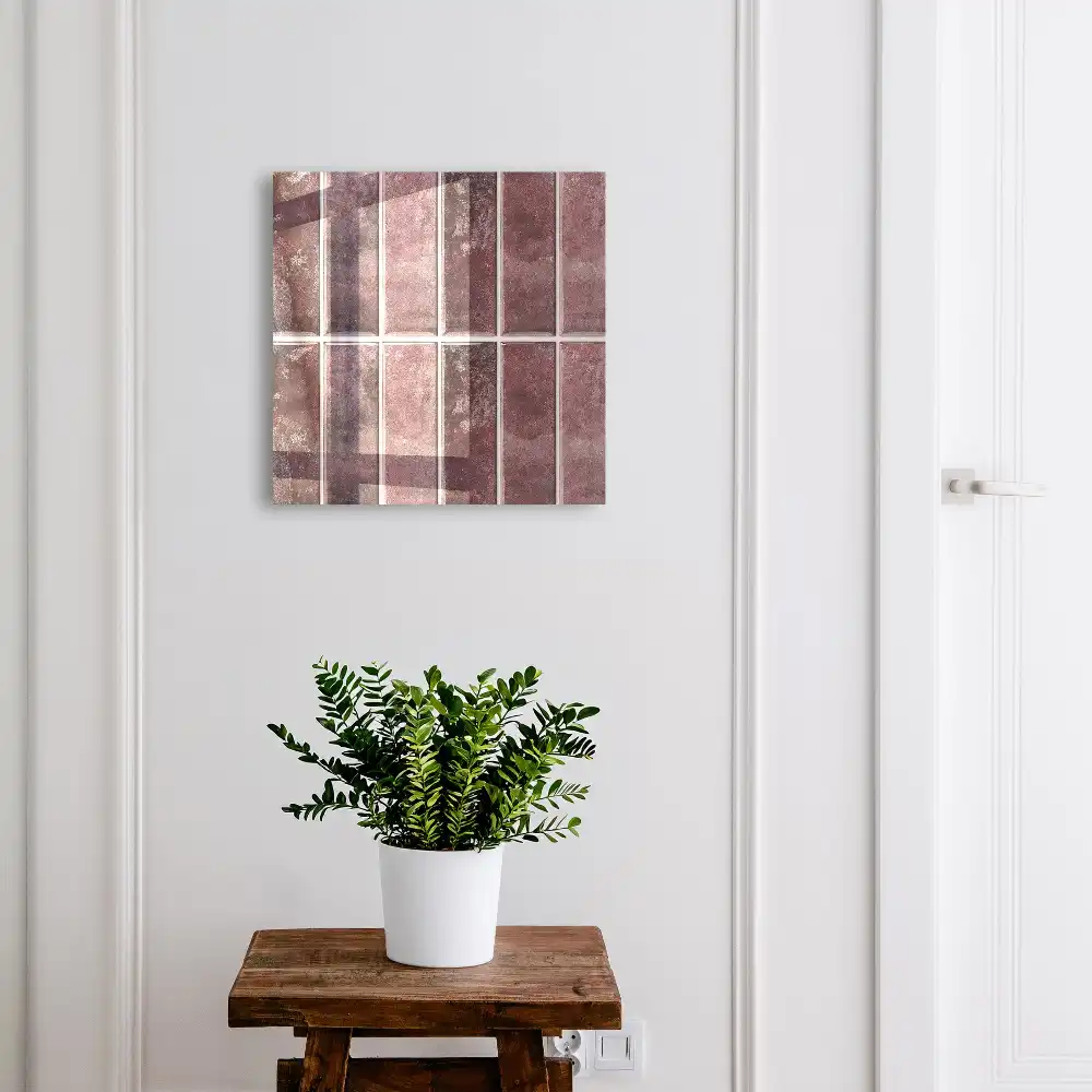 Armoire à clés carreaux bordeaux à la texture élégante
