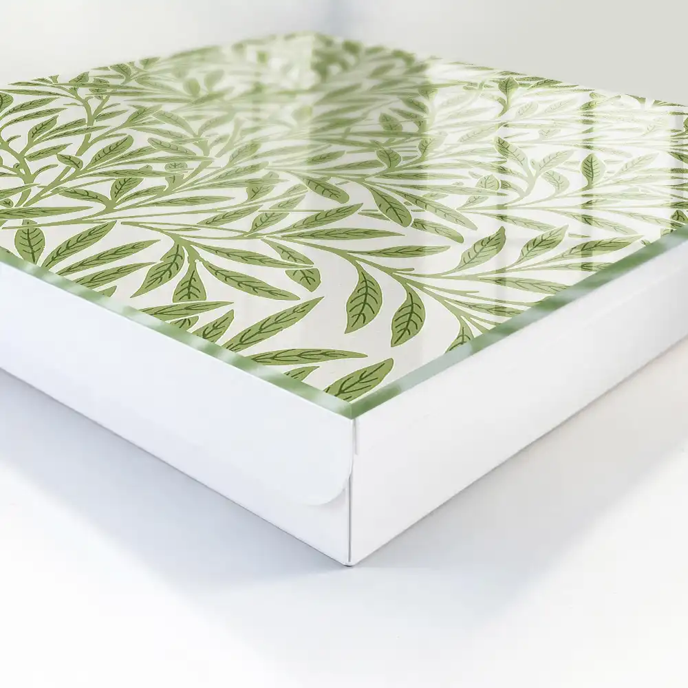Armoire à clés feuilles vertes sur fond crème élégance