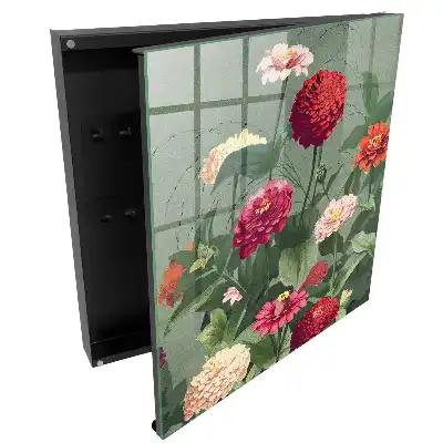 Boîte à clés murale des fleurs en pleine floraison entourées de verdure