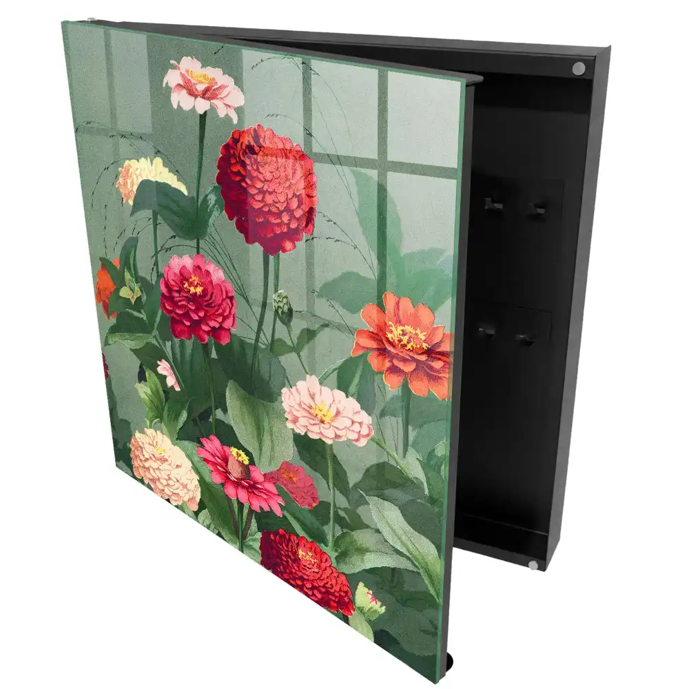 Boîte à clés murale des fleurs en pleine floraison entourées de verdure