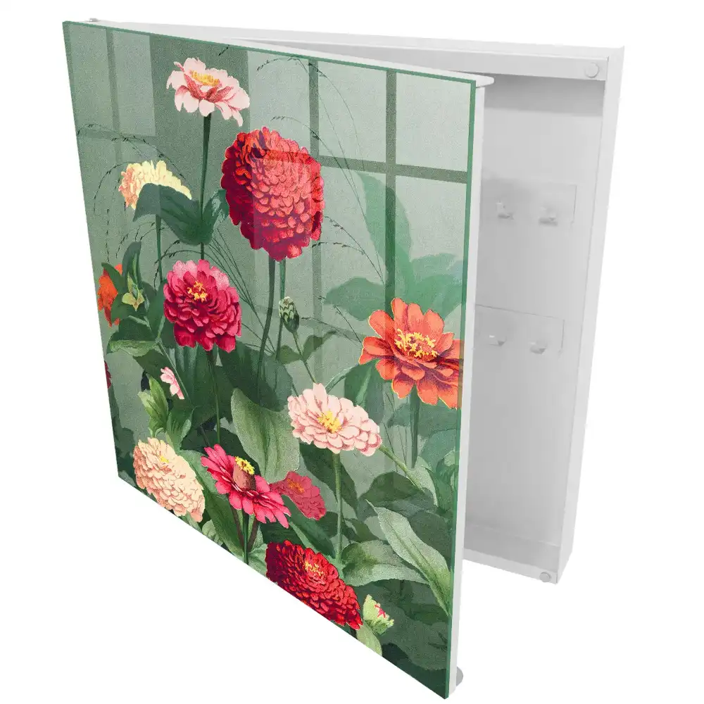 Boîte à clés murale des fleurs en pleine floraison entourées de verdure