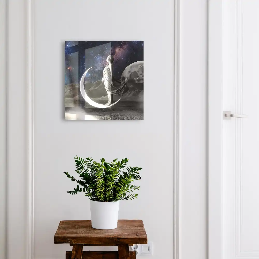 Boîte à clés femme sur la lune sous un ciel étoilé