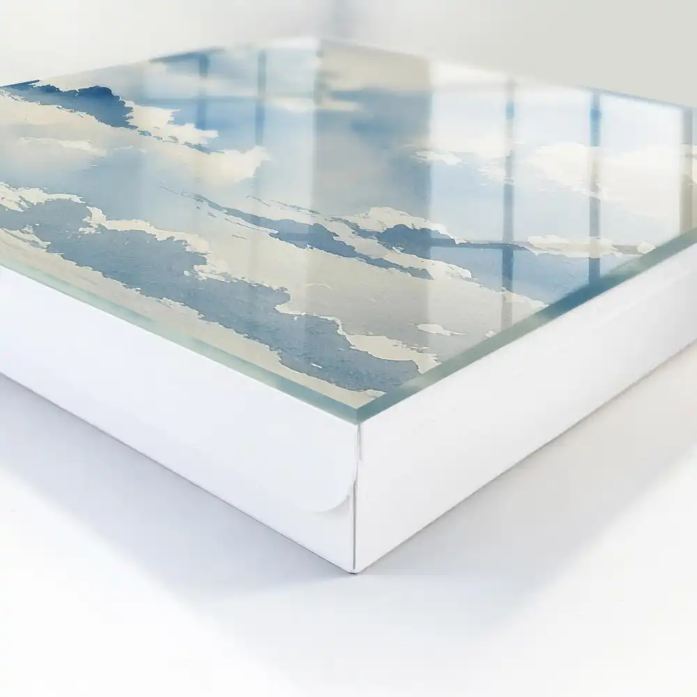 Boîte à clés vaste ciel avec des nuages ​​aux nuances de bleu