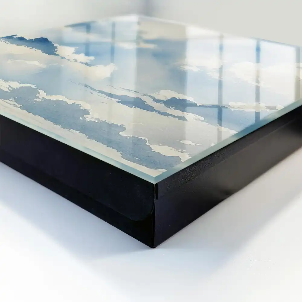 Boîte à clés vaste ciel avec des nuages ​​aux nuances de bleu