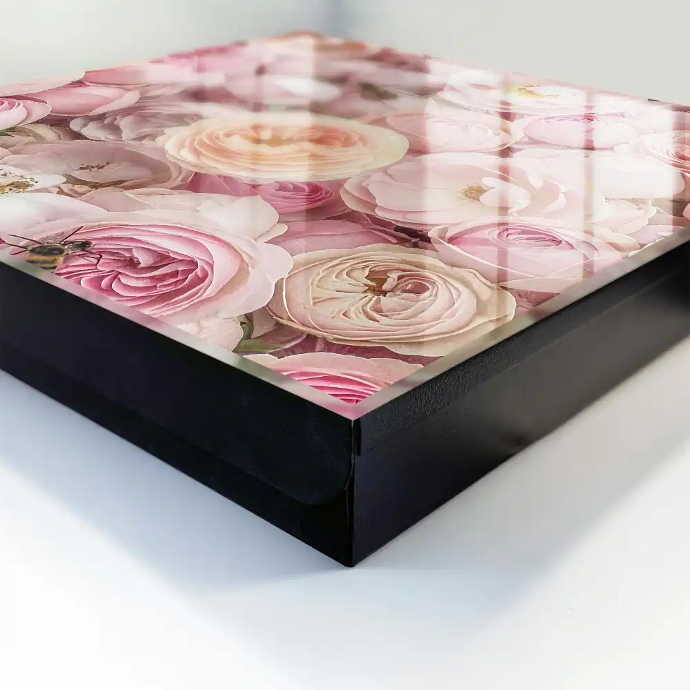 Boîte à clés des roses et des abeilles charmantes aux couleurs délicates