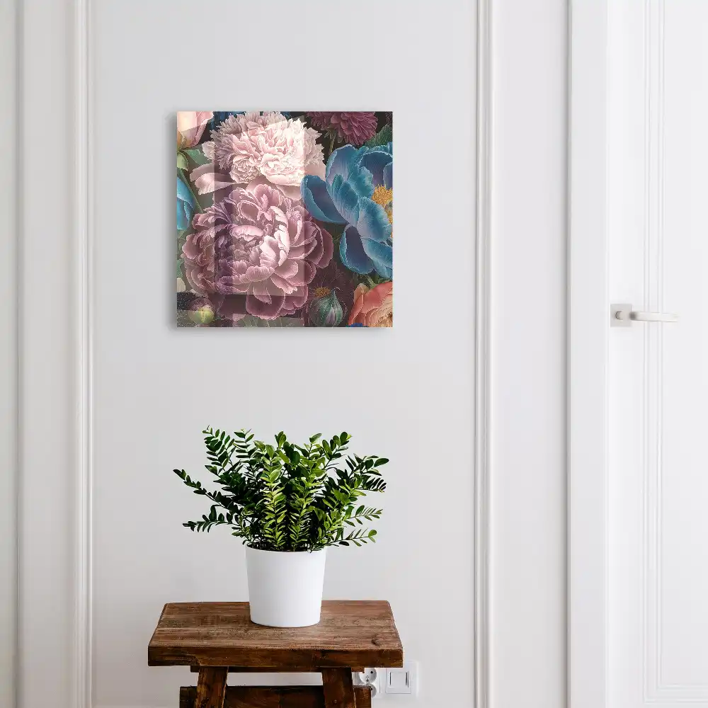 Boîte à clés fleurs colorées sur fond noir