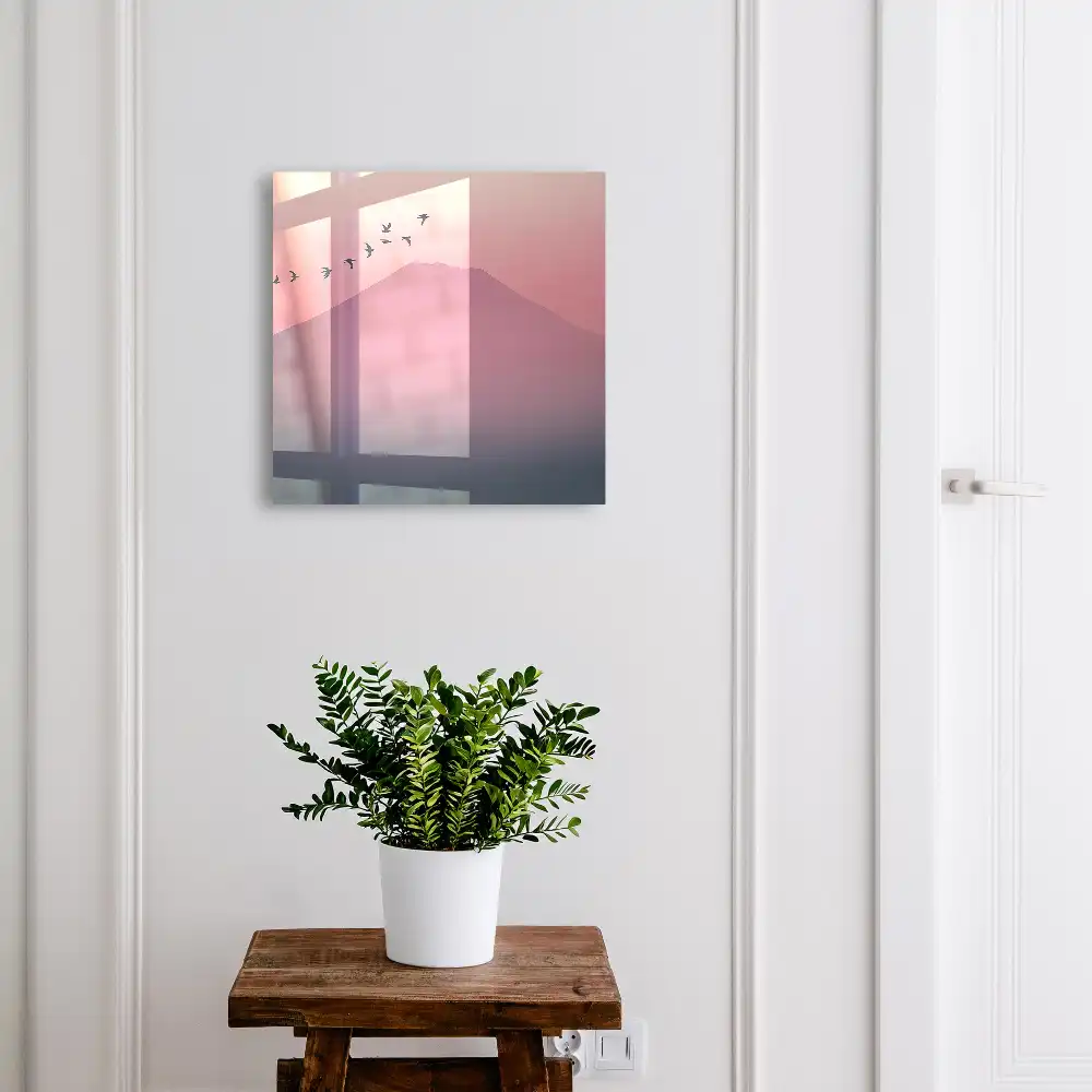 Armoire à clés une douce montagne et des oiseaux dans un ciel rose